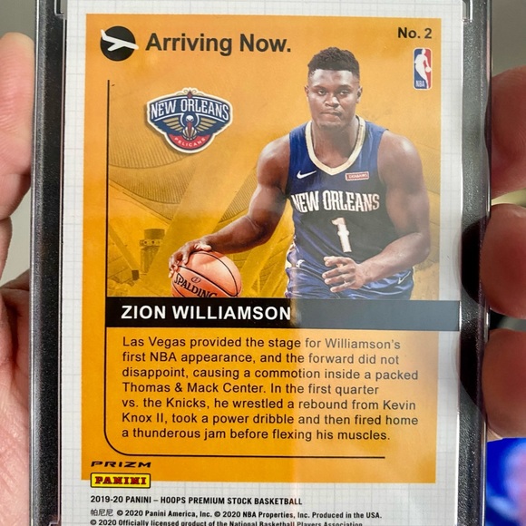 ZION WILLIAMSON ARRIVING NOW GOLD HOLO ROOKIE - Picture 4 of 5